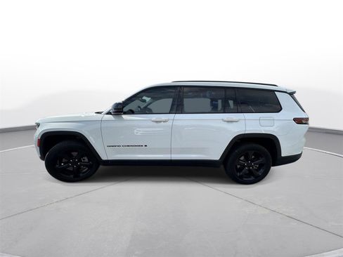 Used 2022 Jeep Grand Cherokee L Limited w/ Black Appearance Package AWD/4WD image 11