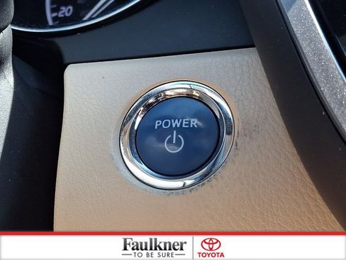 Certified 2019 Toyota Camry XLE FWD image 27