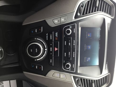 Used 2017 Hyundai Santa Fe Sport w/ 2.4L Value Package 06 FWD image 17