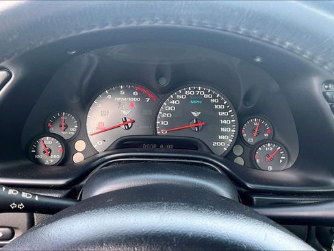 Used 2002 Chevrolet Corvette Coupe image 12