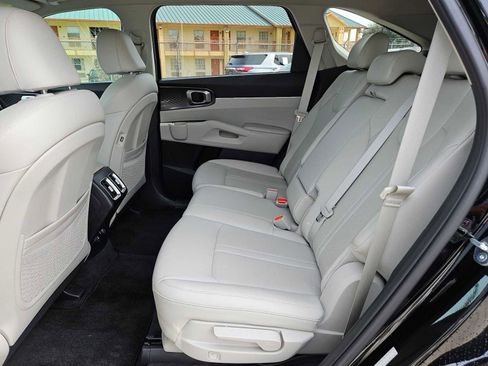 Certified 2023 Kia Sorento S w/ Panoramic Sunroof Package image 18