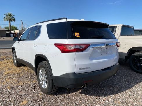 Used 2021 Chevrolet Traverse LT image 3