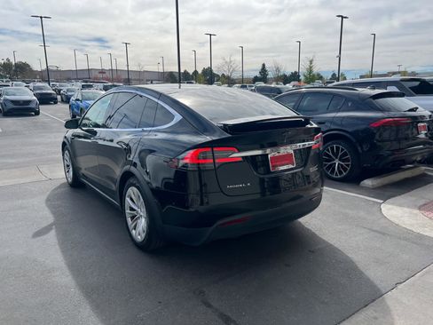 Used 2018 Tesla Model X 75D image 5