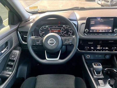 Certified 2021 Nissan Rogue SV image 5