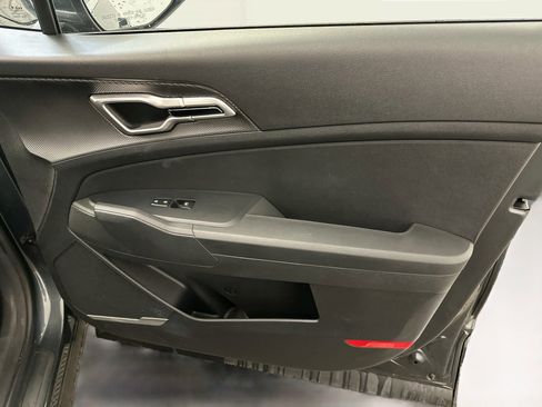 Used 2025 Kia Sportage LX AWD/4WD image 32