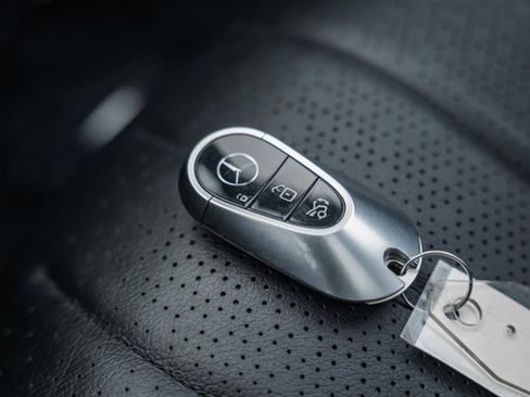 Used 2022 Mercedes-Benz S 580 4MATIC Sedan w/ 3D Technology Package image 40