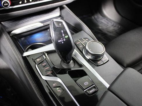 Used 2023 BMW 530e w/ M Sport Package image 24