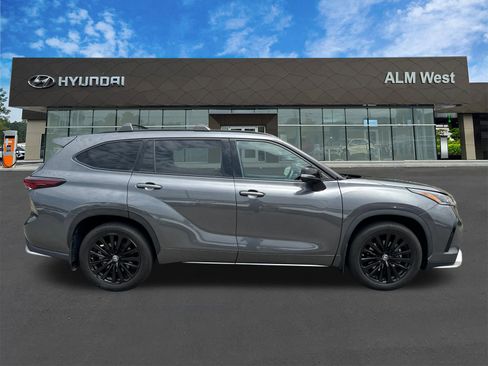 Used 2024 Toyota Highlander XSE AWD/4WD image 4