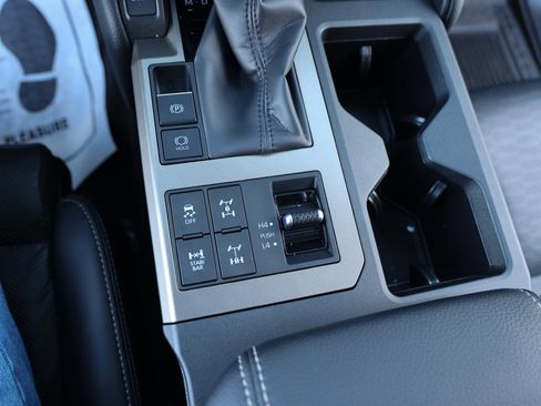 Used 2025 Toyota Land Cruiser image 29