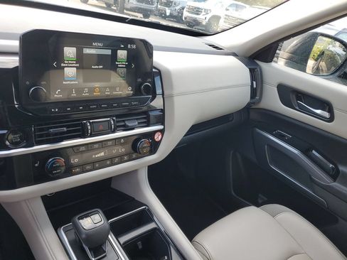 Used 2025 Nissan Pathfinder SL FWD image 26