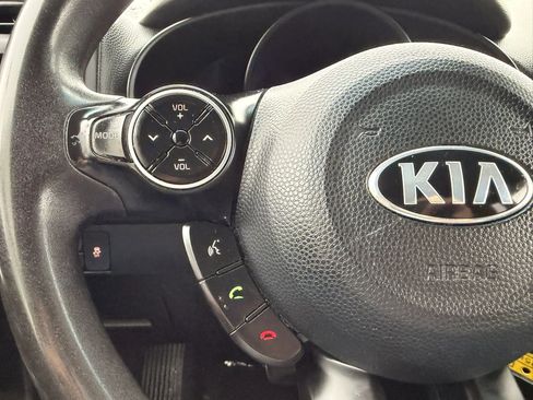 Used 2018 Kia Soul FWD image 29