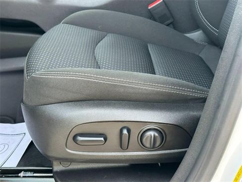 Certified 2024 GMC Terrain SLE w/ Driver Convenience Package image 17