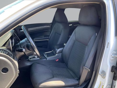 Used 2018 Chrysler 300 Touring w/ Sport Appearance Package image 25