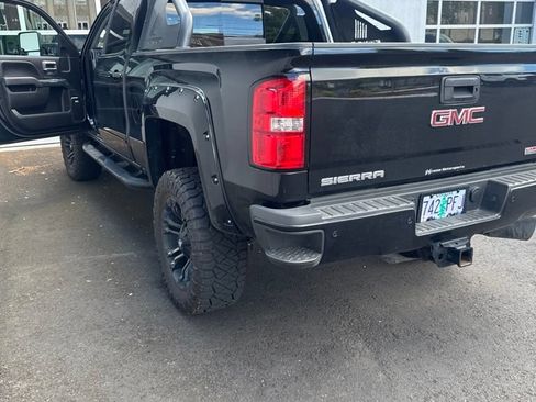 Used 2018 GMC Sierra 2500 SLT w/ Duramax Plus Package AWD/4WD image 5