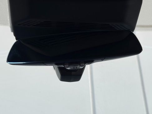 Used 2023 BMW i7 xDrive60 w/ Executive Package 2 AWD/4WD image 37