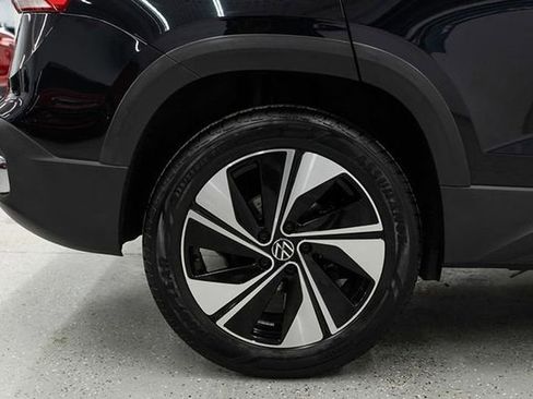 Used 2023 Volkswagen Taos SE image 31