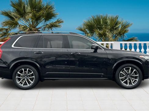 Used 2019 Volvo XC90 T5 Momentum image 3