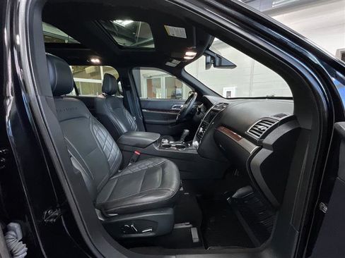 Used 2018 Ford Explorer Platinum AWD/4WD image 31