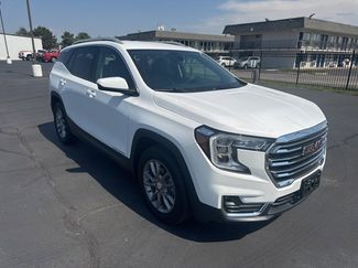 Used 2024 GMC Terrain SLT image 1