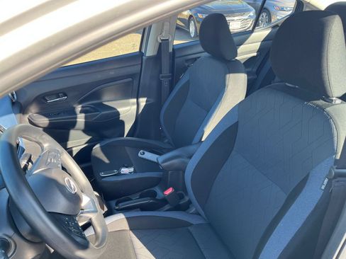 Used 2025 Nissan Versa SV FWD image 31