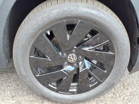 New 2026 Volkswagen Atlas SE image 8