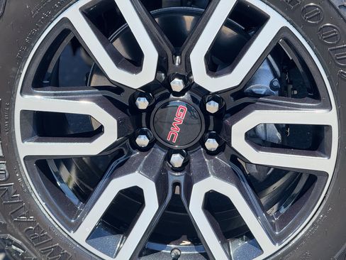 Certified 2023 GMC Sierra 1500 AT4 w/ AT4 Premium Package AWD/4WD image 8