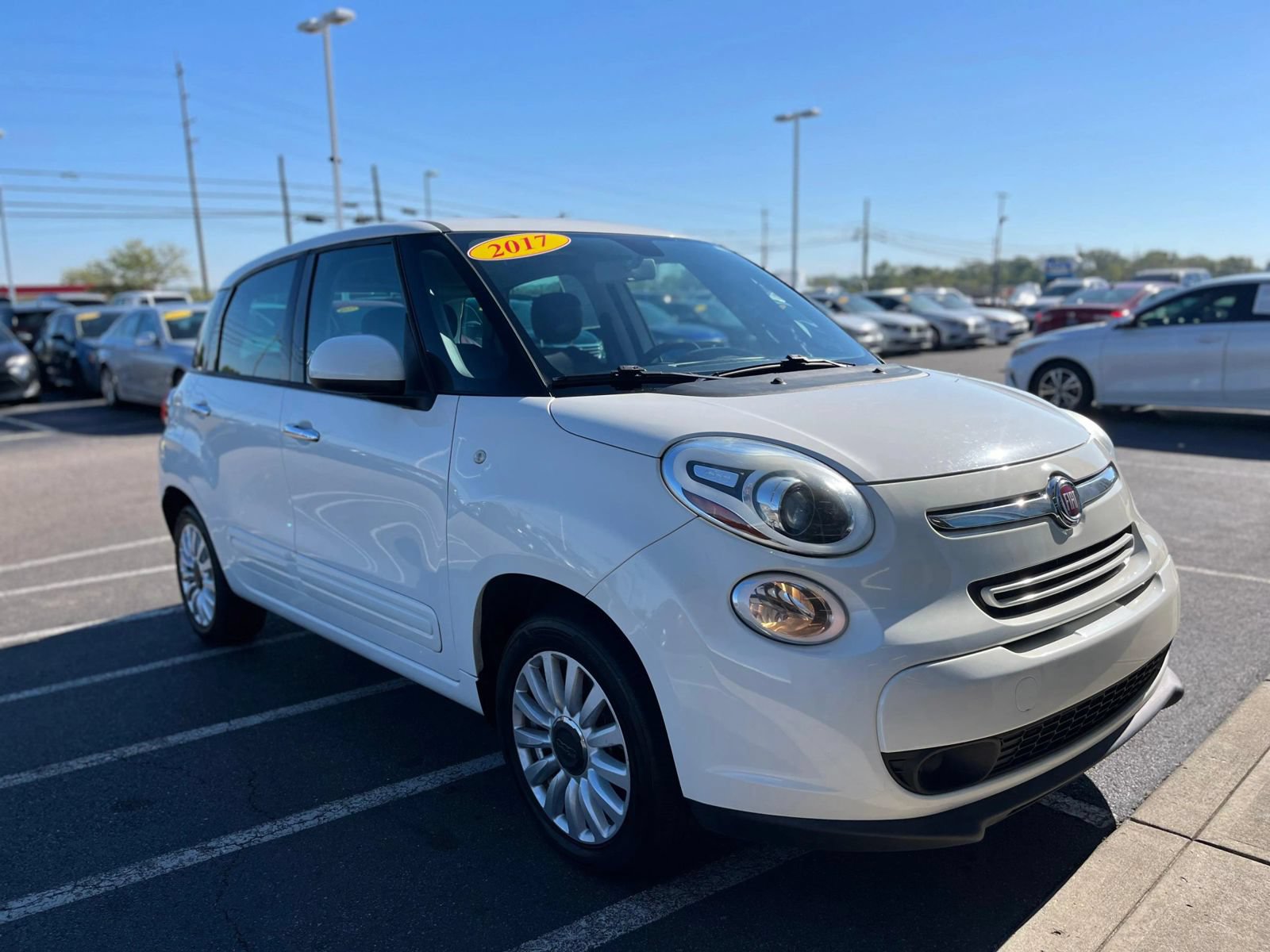 Used 2017 FIAT 500L Pop FWD image 2