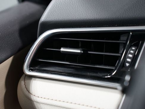 Used 2018 Toyota Camry LE image 22