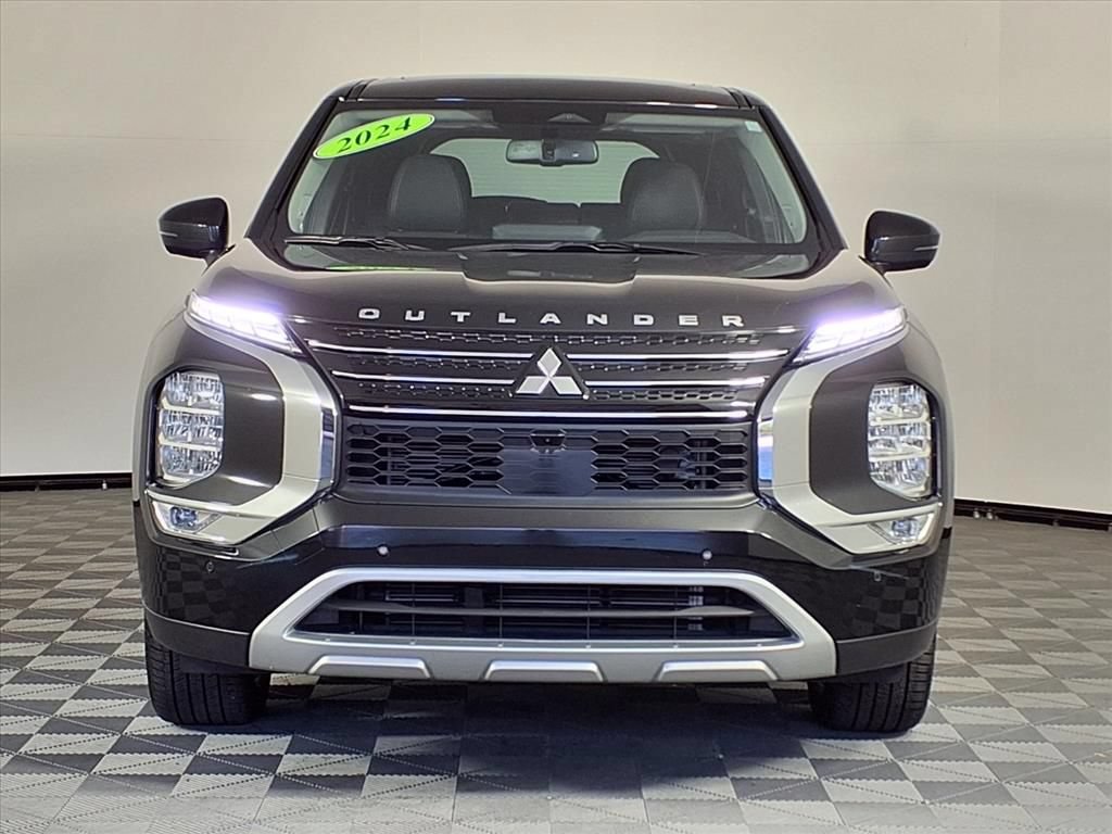 Used 2024 Mitsubishi Outlander SE FWD image 2