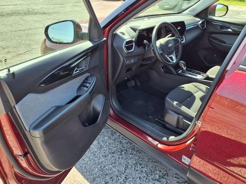 Used 2024 Chevrolet TrailBlazer LT w/ LT Cold Weather Package FWD image 47