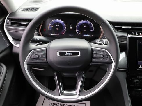 Used 2023 Jeep Grand Cherokee Laredo image 20