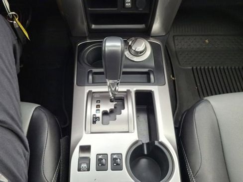 Used 2018 Toyota 4Runner SR5 Premium image 22