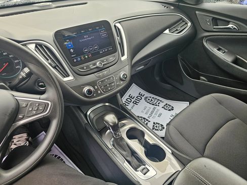 Used 2022 Chevrolet Malibu LT FWD image 23