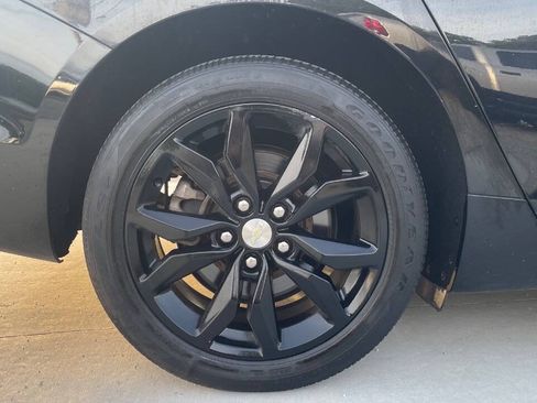 Used 2018 Chevrolet Impala LT FWD image 34