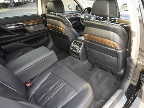 Used 2016 BMW 740i image 15