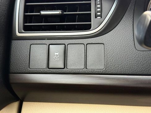 Used 2017 Toyota Camry LE image 28