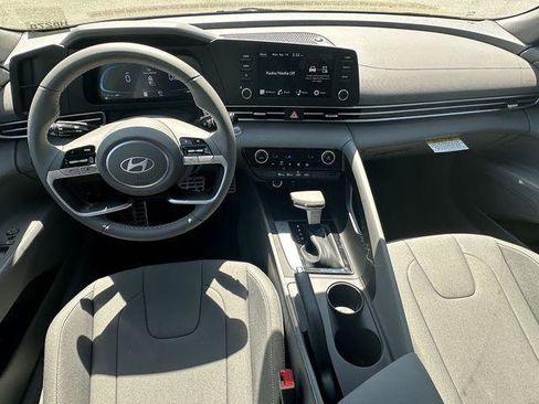New 2025 Hyundai Elantra SEL image 22
