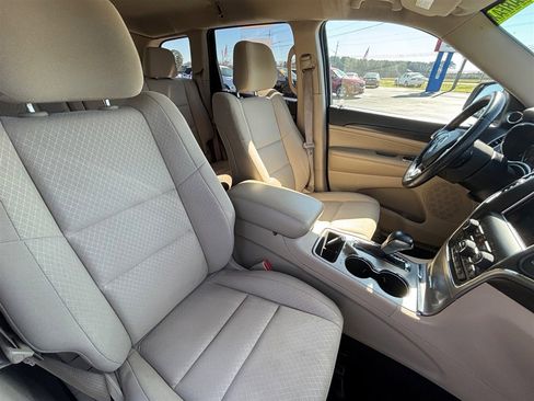 Used 2018 Jeep Grand Cherokee Laredo image 25