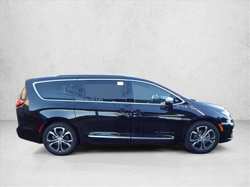 New 2026 Chrysler Pacifica Pinnacle image 5