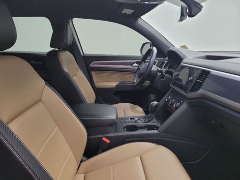 Used 2021 Volkswagen Atlas Cross Sport SE image 21