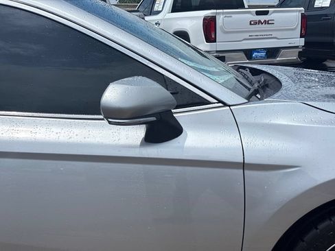 Used 2024 Toyota Camry SE FWD image 9