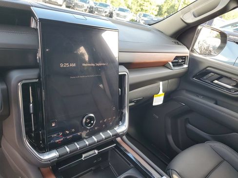 Used 2025 GMC Yukon Denali w/ Sun & Power Step Package AWD/4WD image 25