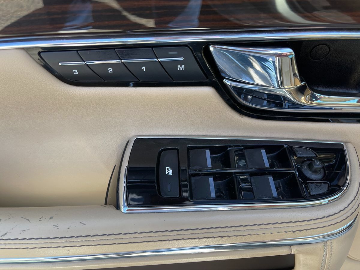 Used 2012 Jaguar XJ RWD image 18