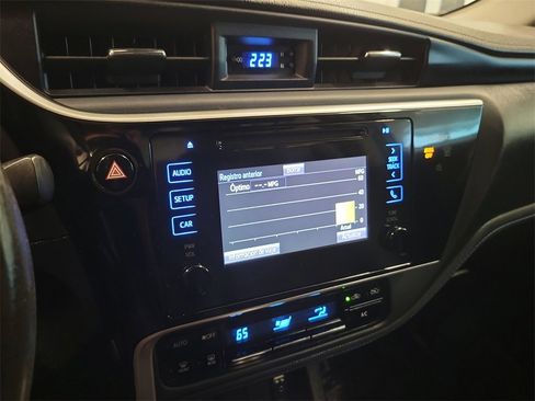 Used 2017 Toyota Corolla SE image 25