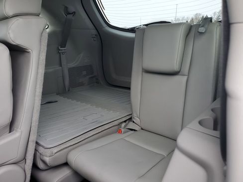 Used 2019 Toyota Highlander SE image 20