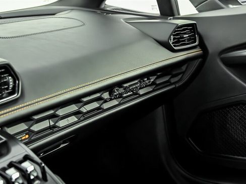 Used 2018 Lamborghini Huracan LP 580-2 RWD image 38