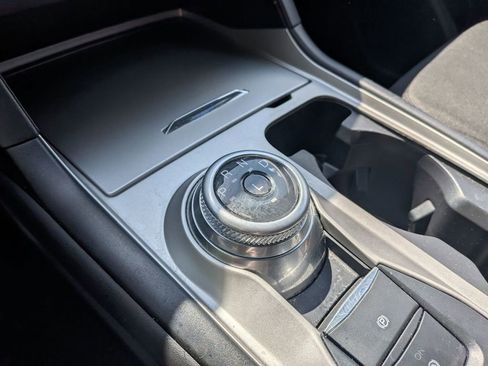 Used 2022 Ford Explorer XLT image 26