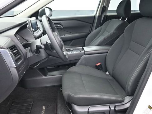 Used 2024 Nissan Rogue S image 25