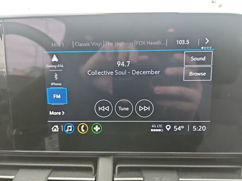 Used 2024 Chevrolet Trax RS FWD image 19
