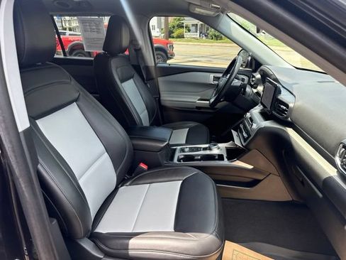 Used 2023 Ford Explorer XLT w/ Equipment Group 202A AWD/4WD image 33